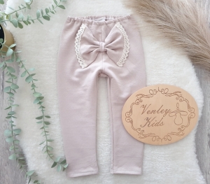 Leginsy z kokardą i koronka beż