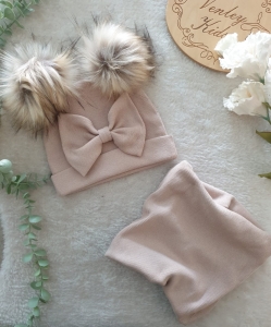 Prążek zimowy z kokardką i pomponami beż