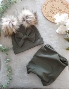 Prążek zimowy z kokardką i pomponami khaki