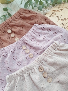 Krótkie spodenki batyst haftowany 