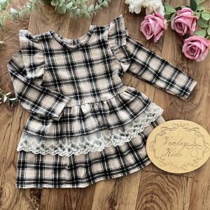 Sukienka beżowa kratka z koronką