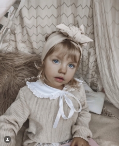 Sweterek oversize beż z kołnierzykiem