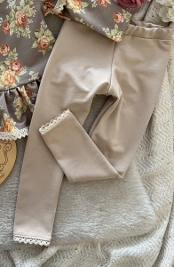 Leginsy beż z  koronka   