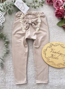 Leginsy z kokardą i koronka beż