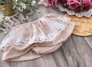 Blomersy z muślinu z haftowaną koronką na tiulu