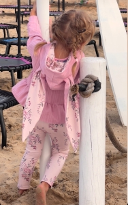 Bluza baskinka sztruks brudny róż z namalowany kwiat