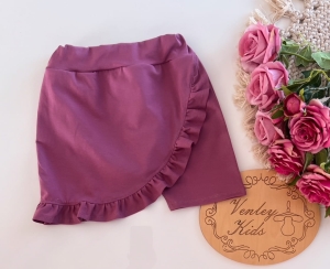 Krótkie spodenki - spódniczka z falbanką JAGODOWE