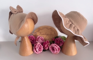 Kapelusik z chustą muślin camel