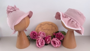 Kapelusik z chustą muślin plumeti kwarc 