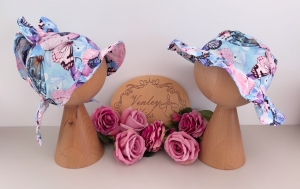 Kapelusik z chustą motyl na błękicie