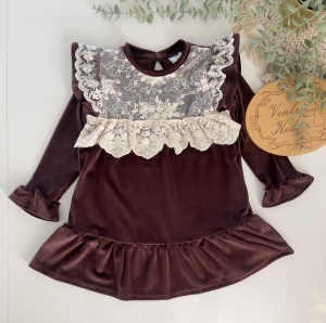 Sukienka welur czekolada z koronką i falbanką