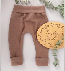 Spodenki prążek  ciemny beż - model rosnący  