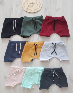 Krótkie spodenki ze sznureczkiem B03